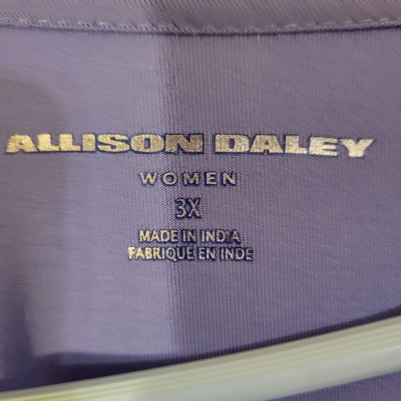 Pretty lavender top with sparkle detail - Picture 4 of 4